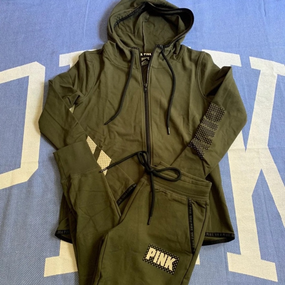 Vs Pink Rare Ultimate Jogger & Zip Up Set